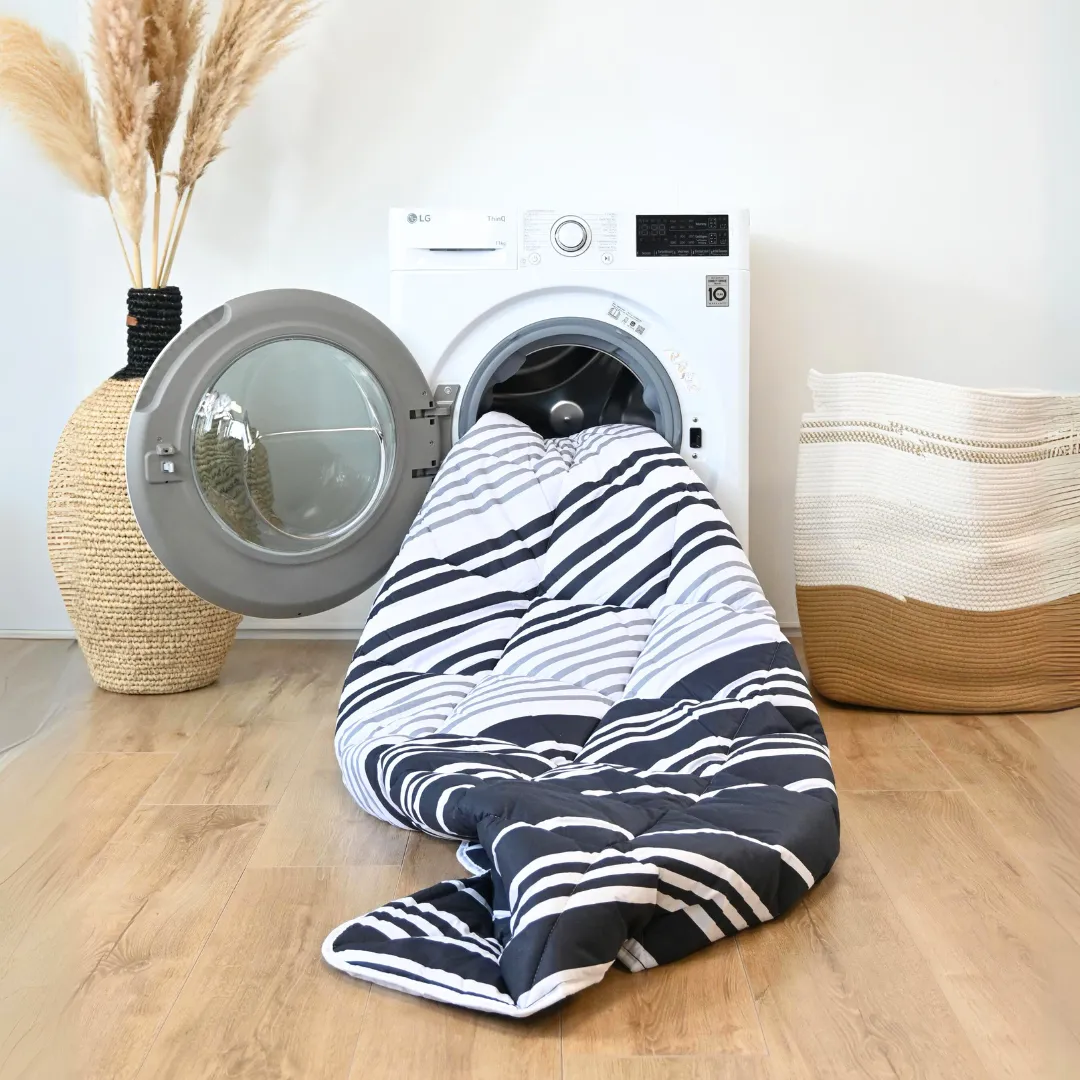 HappyDuvet Black Lines - 100% Cotton all season Coverless duvet
