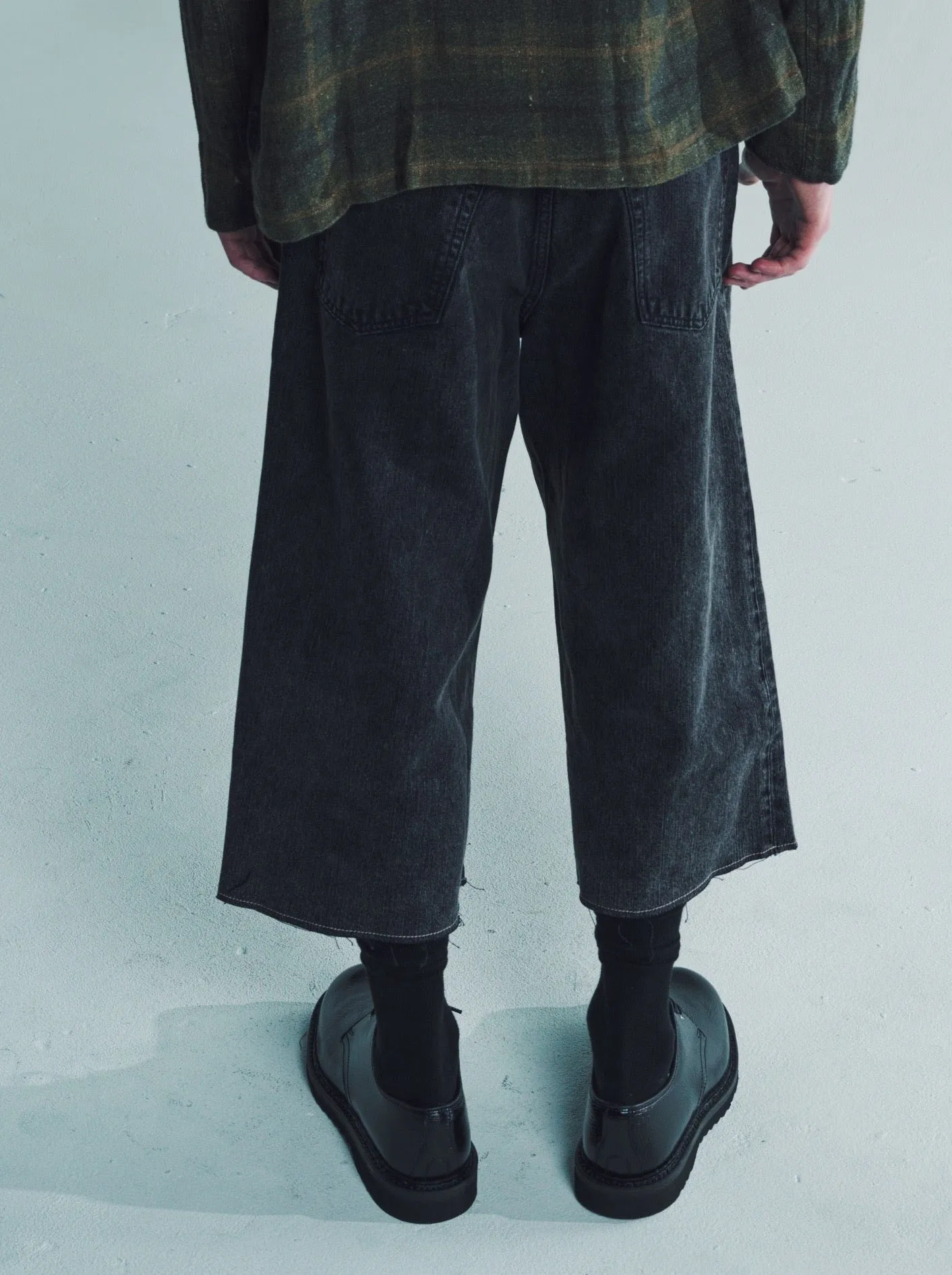 Overdyed Black Chain Twill Capri Cut