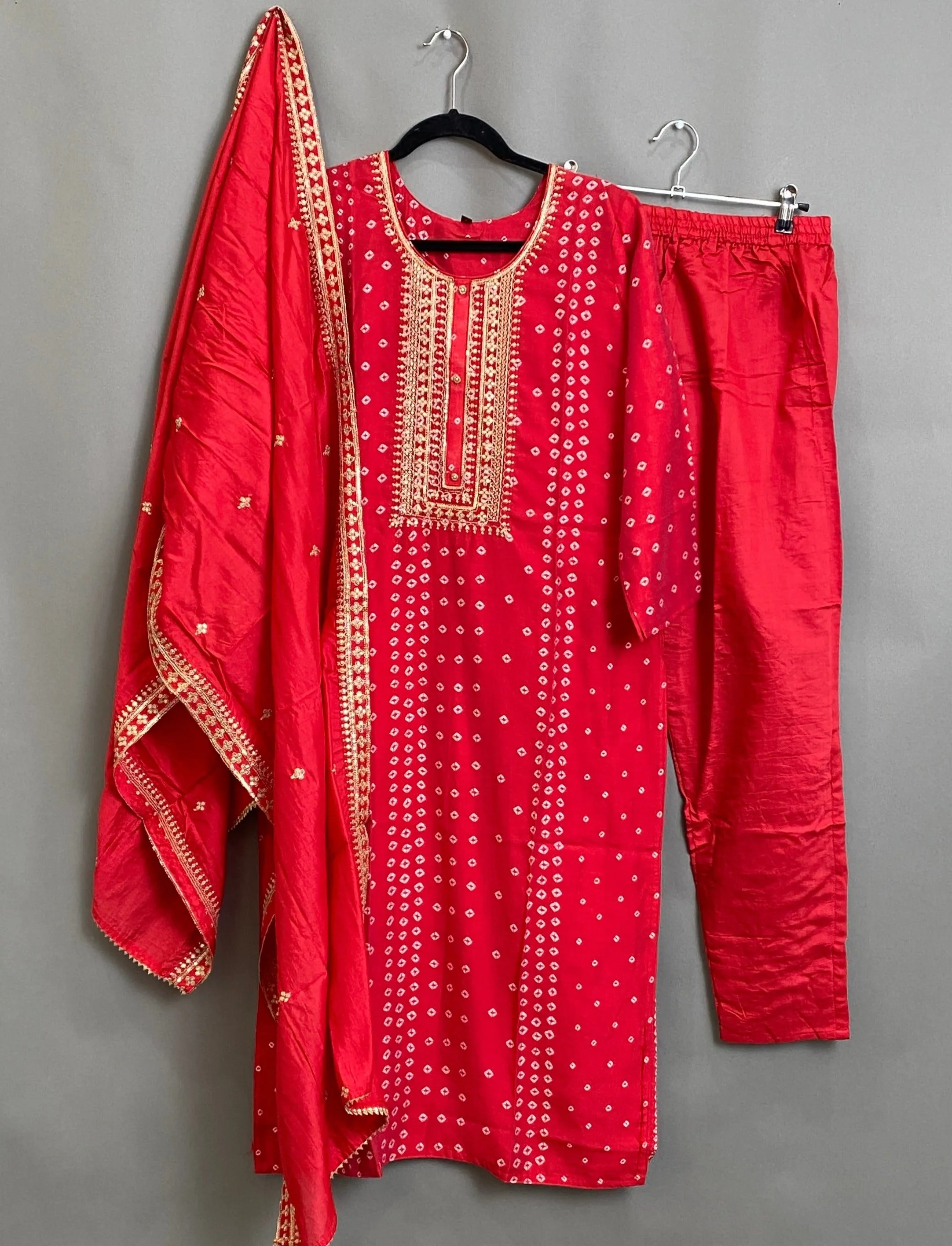 Red Bandhini Kutra, Pants & Dupatta set