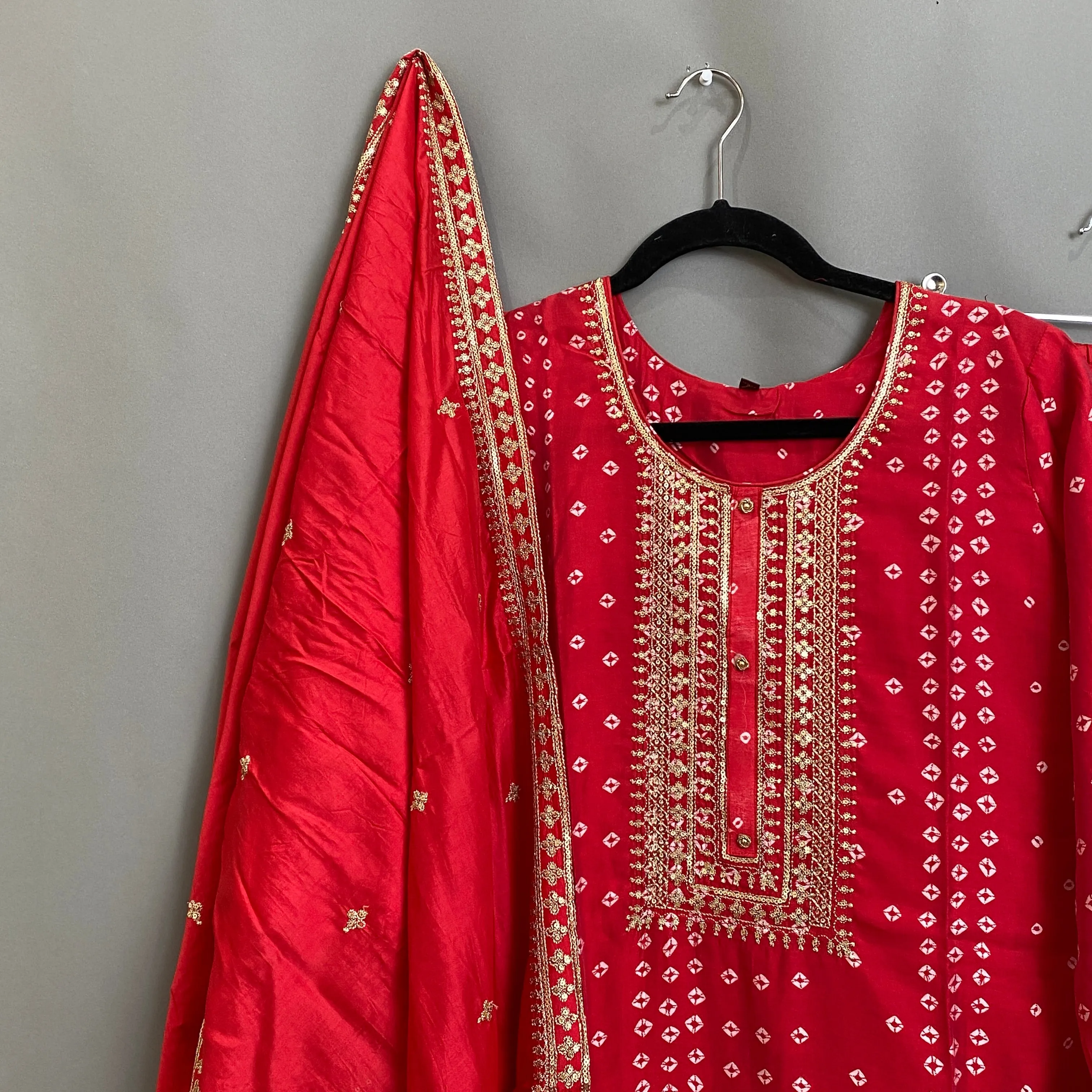Red Bandhini Kutra, Pants & Dupatta set
