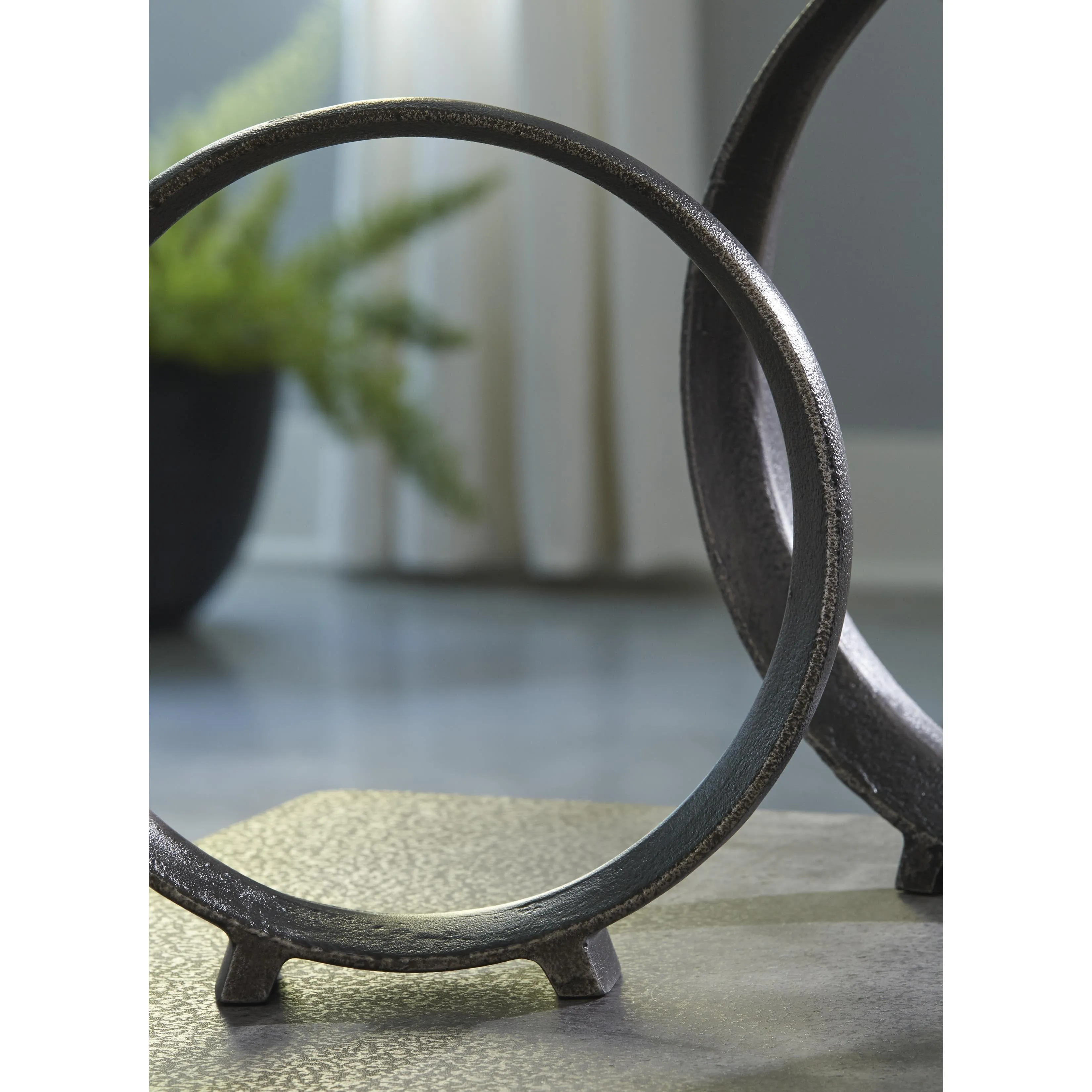 Signature Design by Ashley Ryandale A2000497 Sculpture
